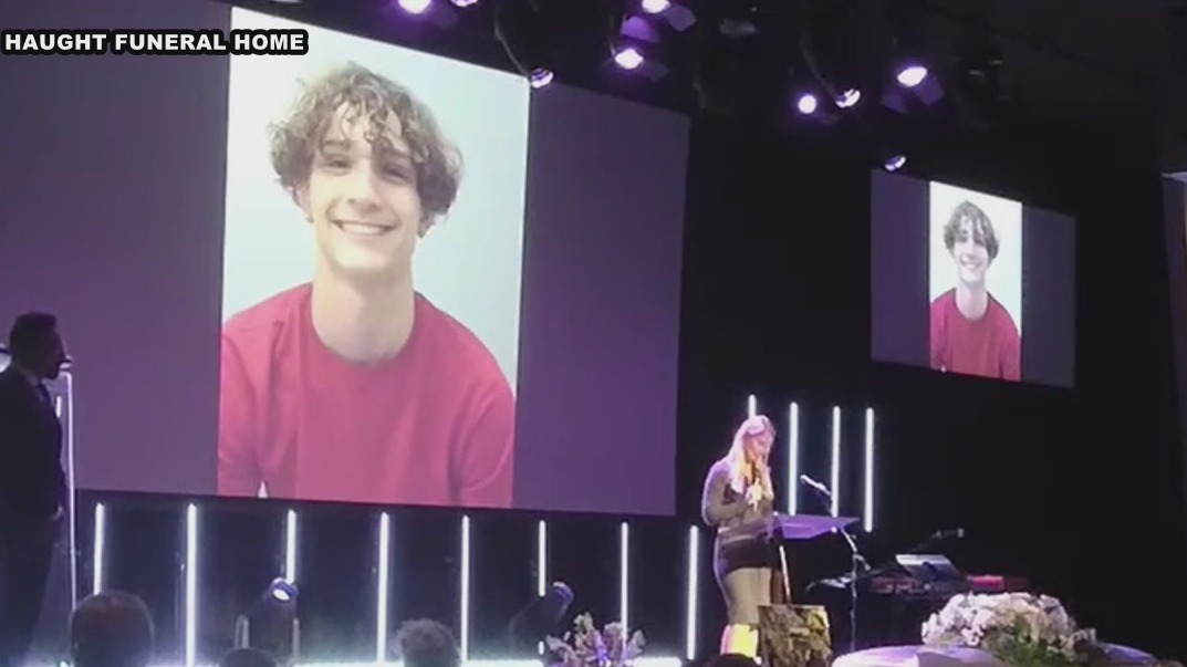Teen killed in alleged street racing crash memorialized in Tampa